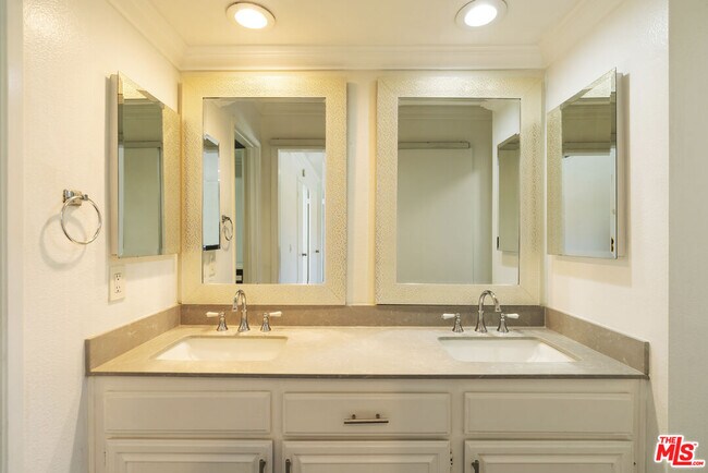 Building Photo - 1837 11th St