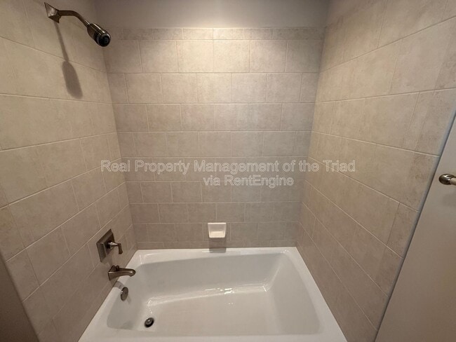 Building Photo - 2528 N Beech Ln