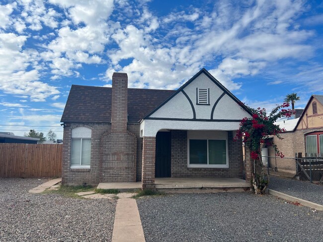 Building Photo - Historic 2bedroom house