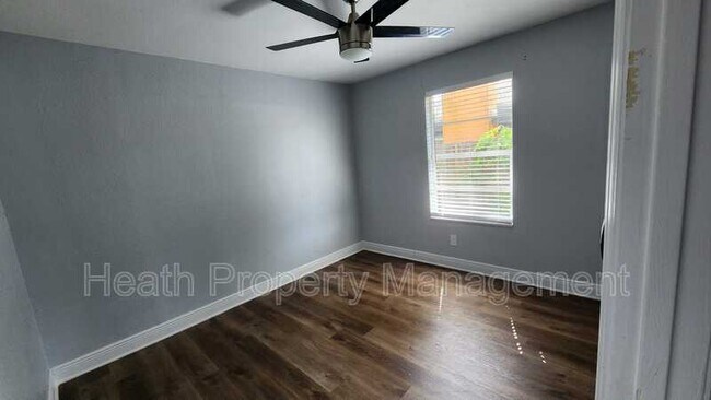 Building Photo - 2205 Calexico Way S