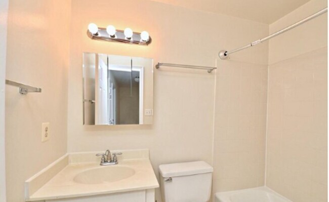 Building Photo - Charming 3-Level Townhome Backing to Woods in Prime Alexandria Location