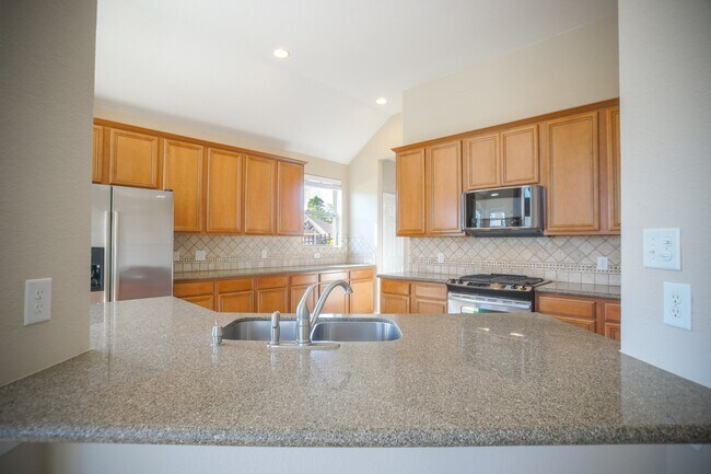 Building Photo - 2 Hadlock Pl