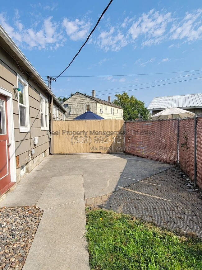 Building Photo - 312 Goethals Dr