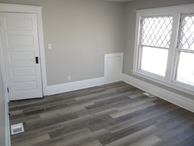 Building Photo - 119 Tennyson Ct