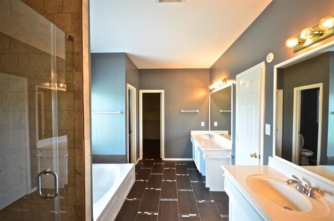 Building Photo - 5802 Sage River Ct