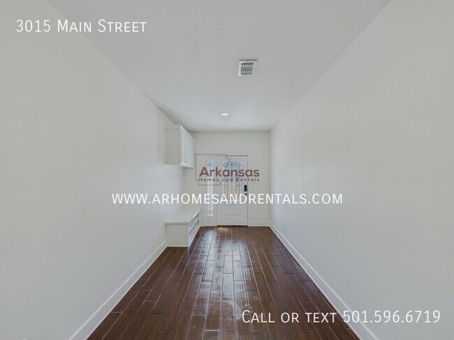 Building Photo - 3015 Main St