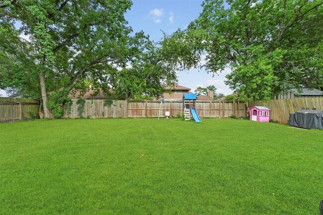 Building Photo - 16906 Rolling Acres Dr