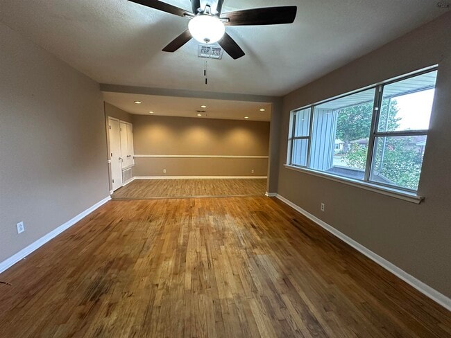 Building Photo - 4408 Cunningham Dr