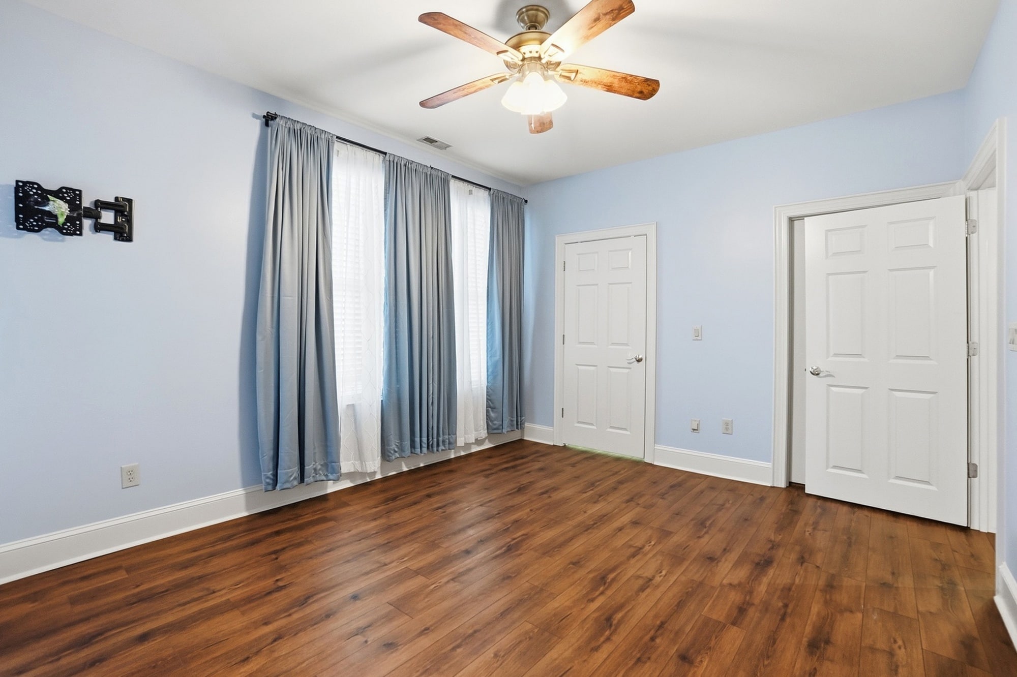 Building Photo - 1117 Park West Dr