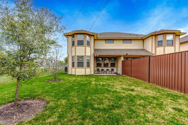 Building Photo - 3807 W Orem Dr