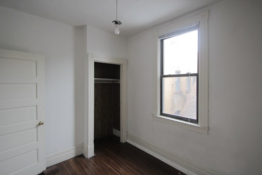 Building Photo - 405 Peebles St