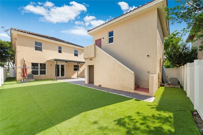 Building Photo - 16946 SW 90th Terrace