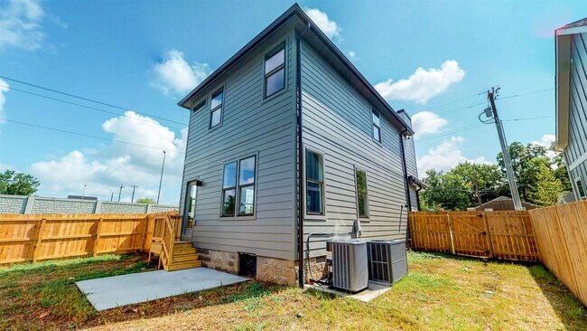 Building Photo - 413 Eastboro Dr