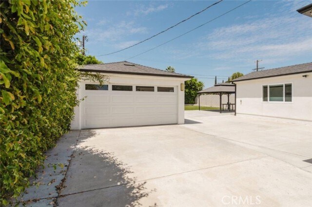 Building Photo - 8119 Shadyglade Ave