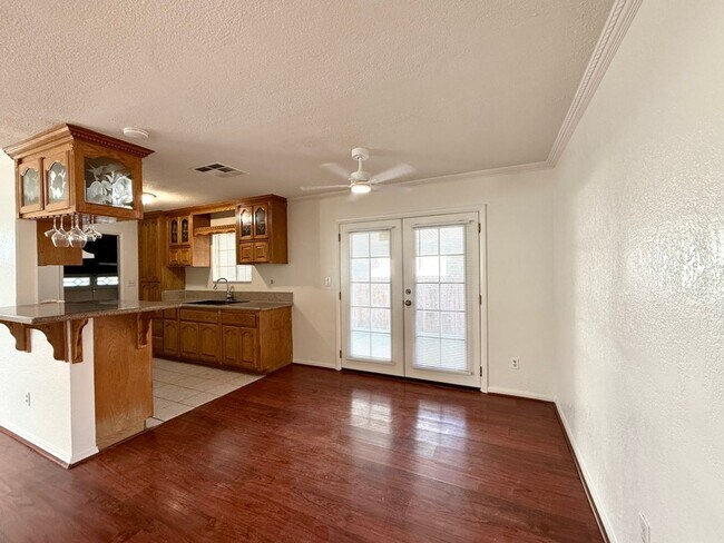 Building Photo - 236 E 46th St