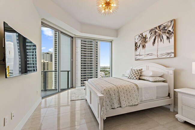 Building Photo - 3100 N Ocean Dr