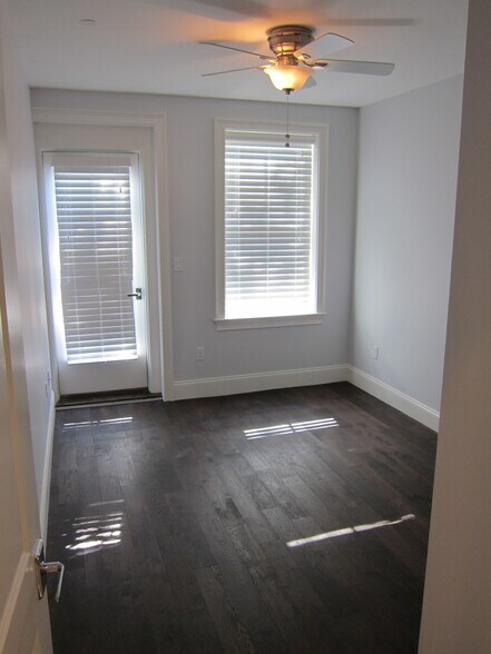 Building Photo - 18 Grove St