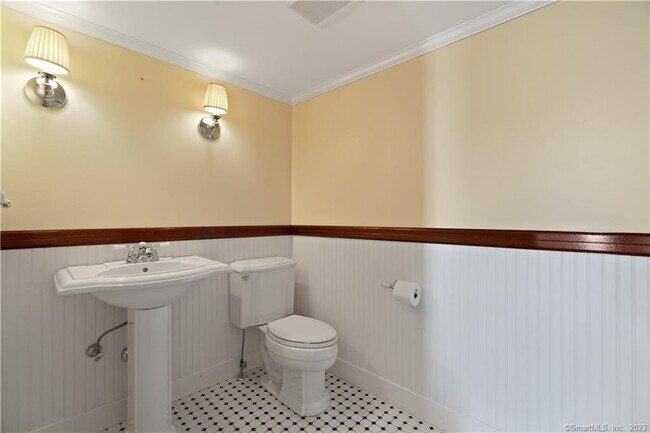 Building Photo - 23 Soundview Dr