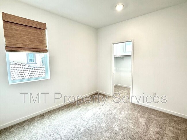 Building Photo - 10123 Blue Whale Wy