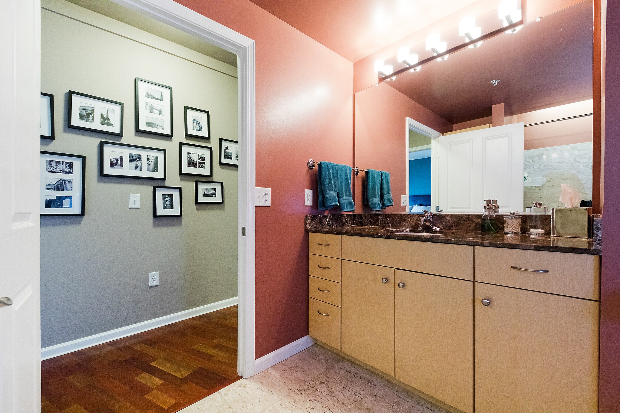 Building Photo - 140 S Van Ness Ave