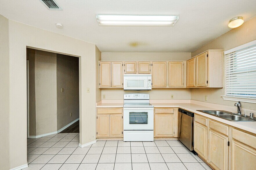 Building Photo - 840 Voltamp Dr