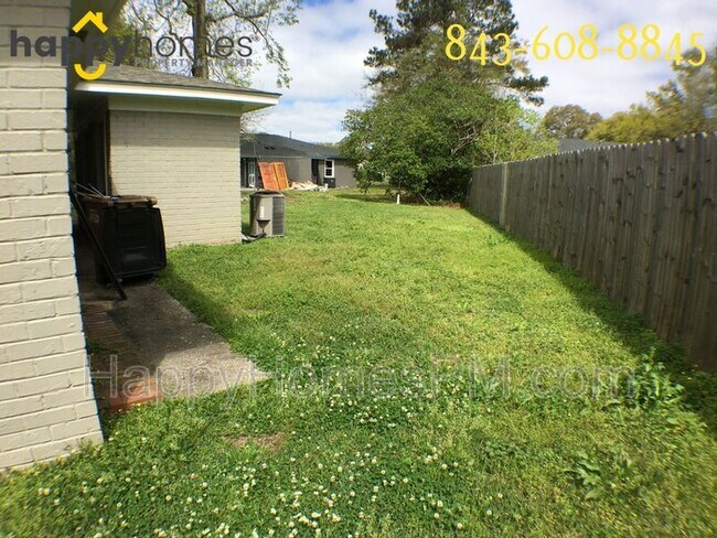 Building Photo - 1556 Kemper Ave