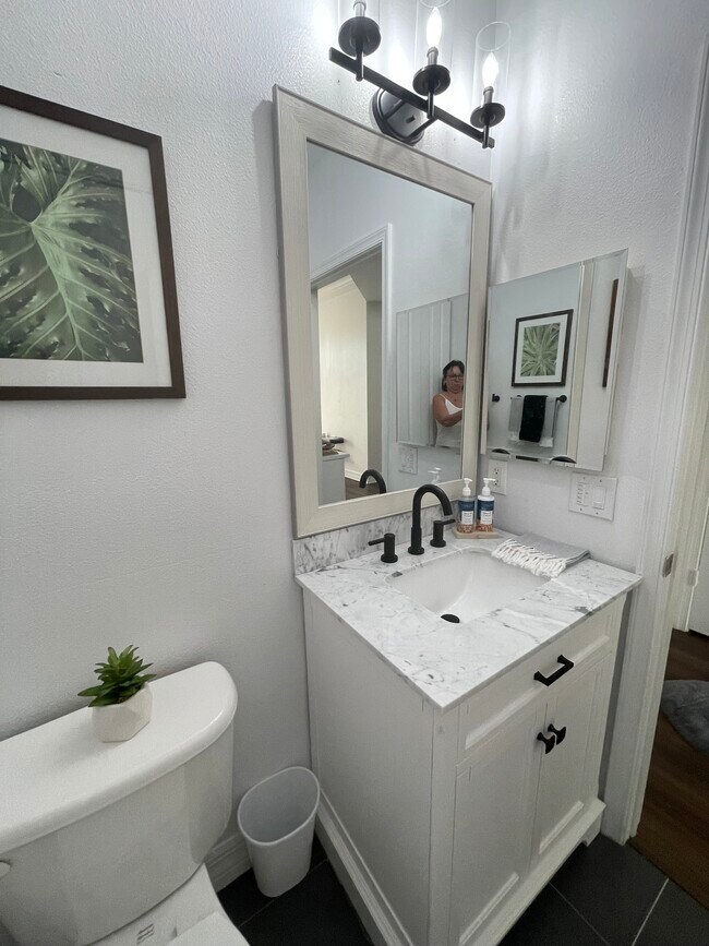 Building Photo - 500 Mirasol Cir