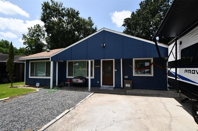 Building Photo - 3722 Yellowstone Blvd