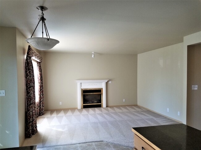 Building Photo - 4 Bedroom 2.5 Bath plus Bonus Room in East...