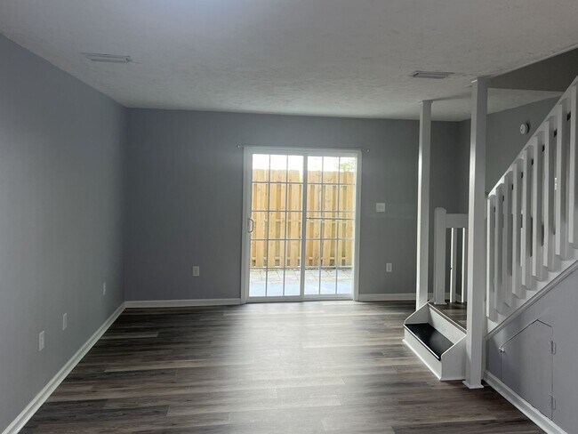 Building Photo - Walk to Beach! Newly Remodeled 2 Bedroom, ...