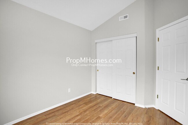 Building Photo - Updated Three Bedroom Townhome Near Nike & Intel!