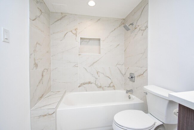 Building Photo - 49 Briar Hollow Ln