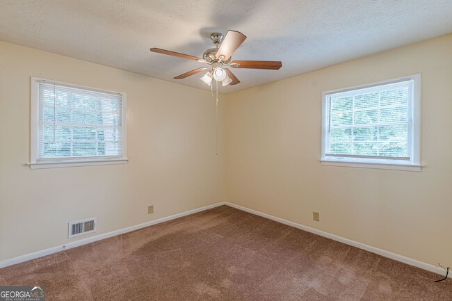 Building Photo - 828 Sheppard Way