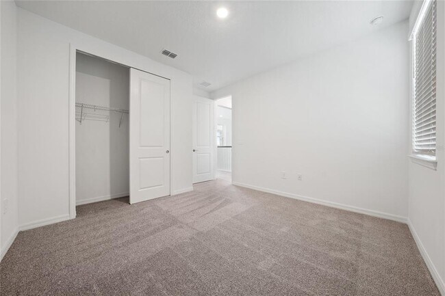 Building Photo - 5148 Goldfinch Dr