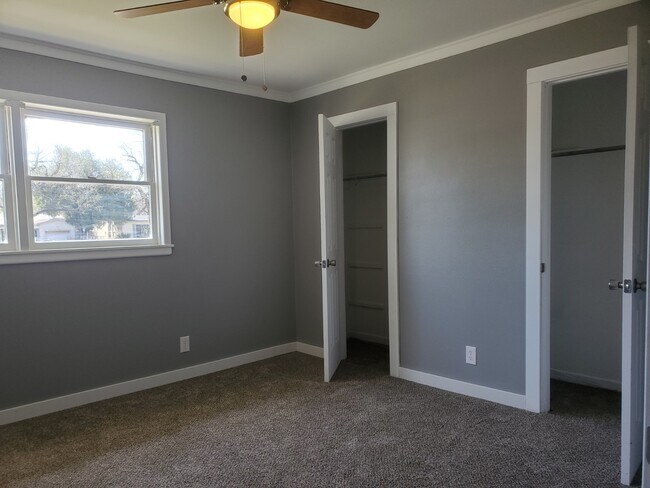 Building Photo - 2824 W Beauregard Ave