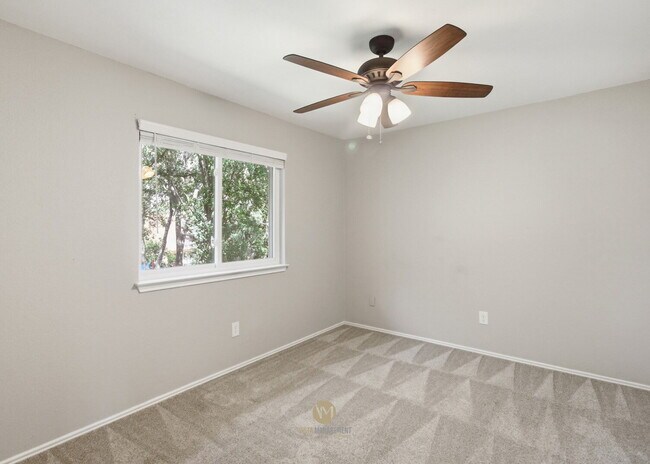 Building Photo - 13811 Stone Hollow