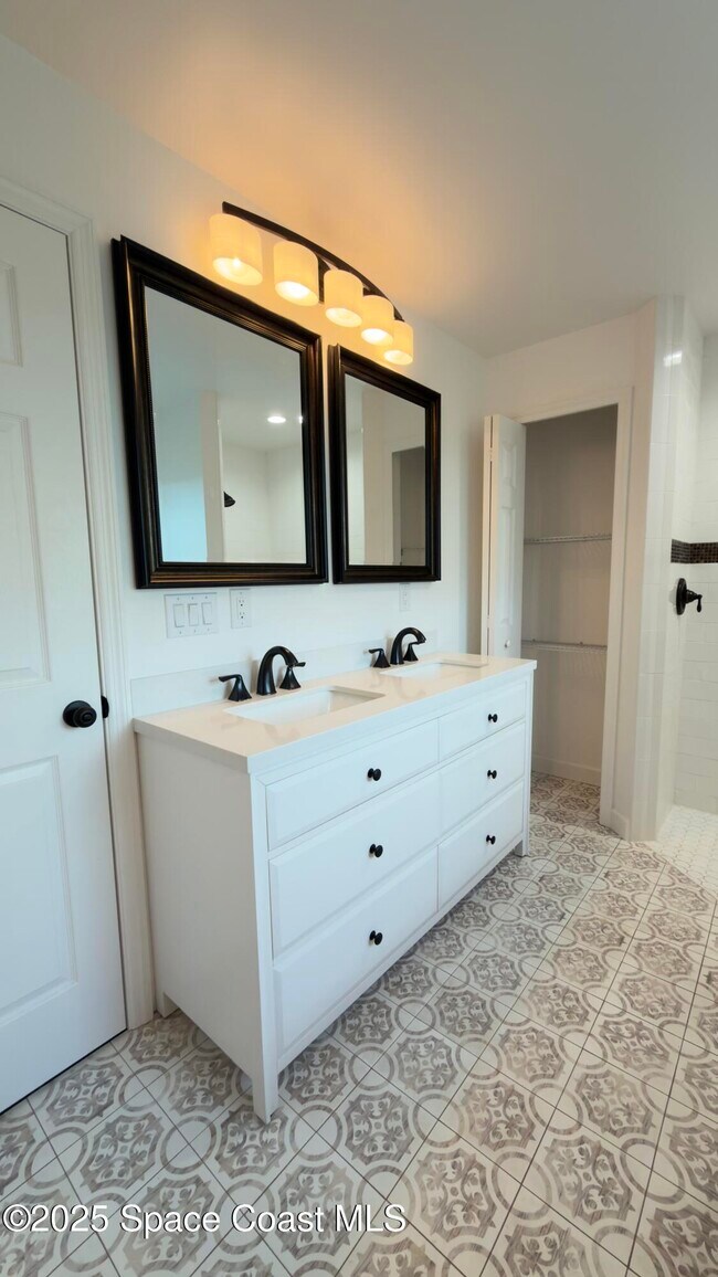 Building Photo - 1837 Ardmore St NE