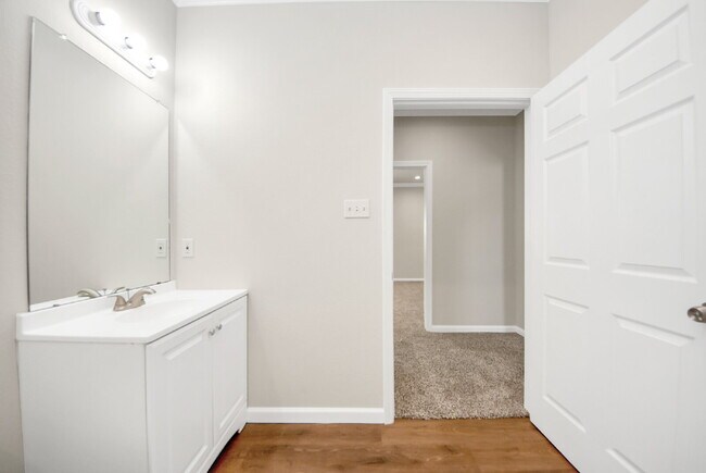 Building Photo - Renovated Houston Gem Near Downtown & the Medical Center