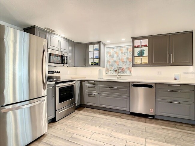 Building Photo - 4780 Cove Cir