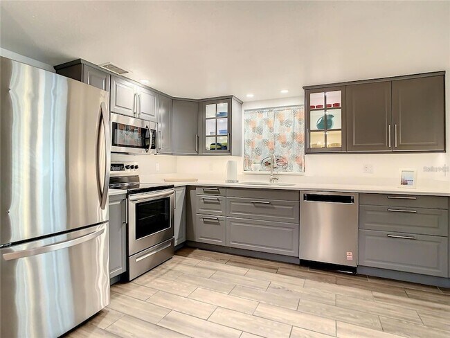 Building Photo - 4780 Cove Cir