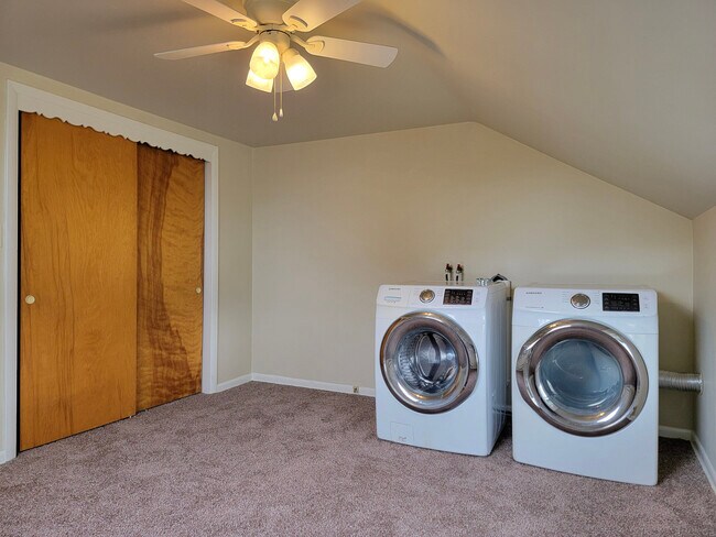 Building Photo - 984 W Main St