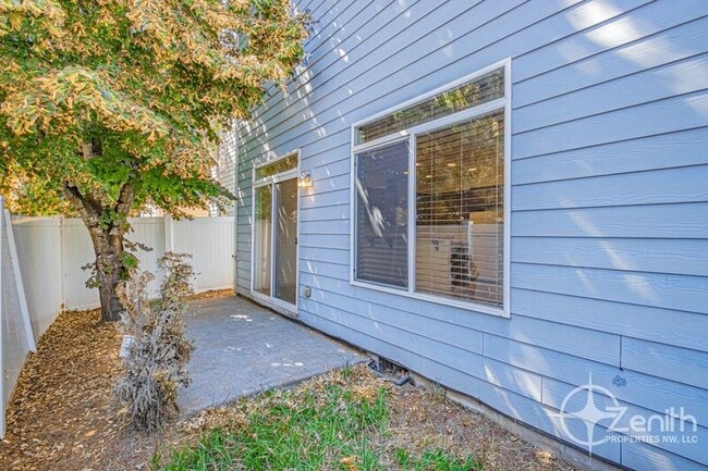 Building Photo - 7021 NE 55th St