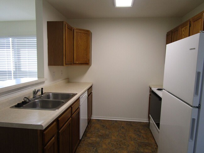 Building Photo - 5001-5003 Betty Jean Way