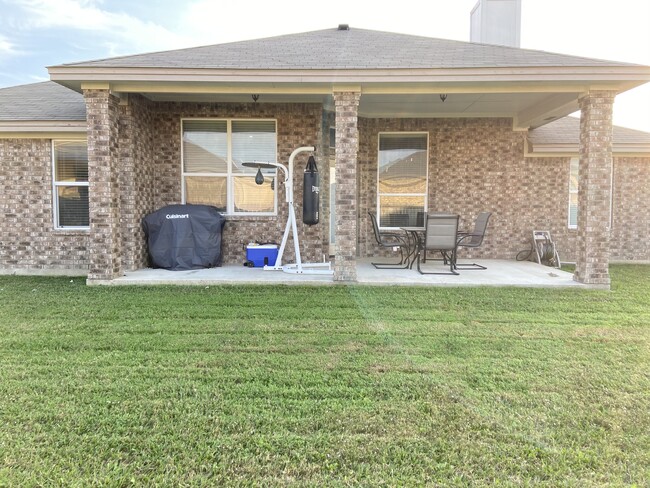 Building Photo - 4007 Salt Fork Dr