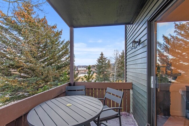 Building Photo - 2 BD & 2 BA | FURNISHED | TV and Internet Included | Pet Considered- Fees apply