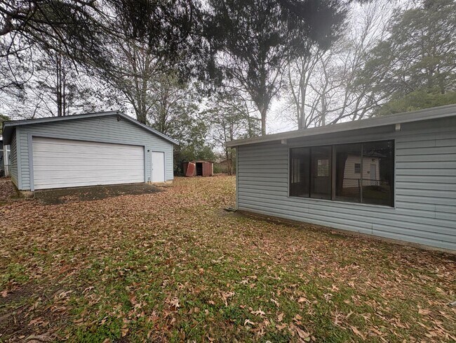 Building Photo - 3329 Roxana Rd