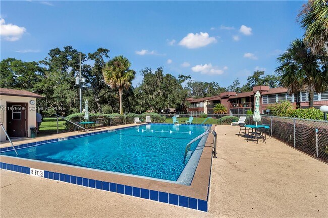 Building Photo - 737 Midway Dr