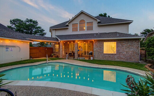 Building Photo - 15627 Twisting Springs Dr