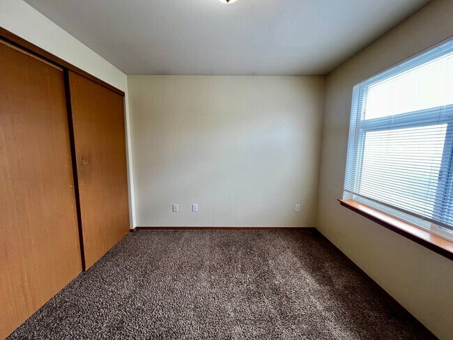 Building Photo - pl102