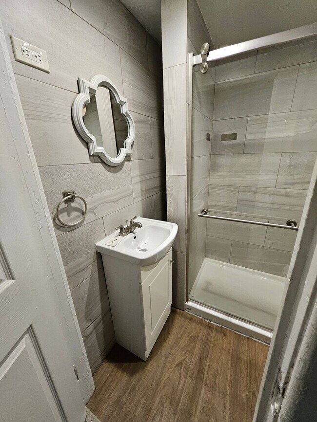 Building Photo - 1123 E 24th St